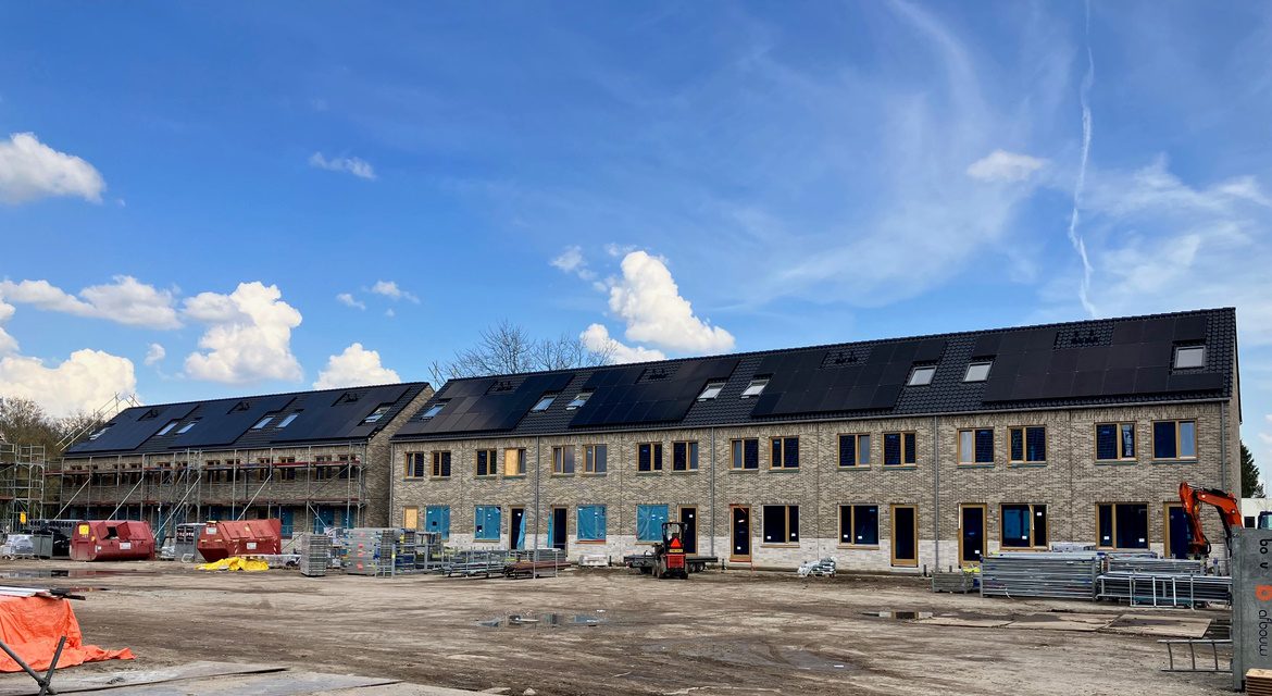 Vooraanzicht rijwoningen