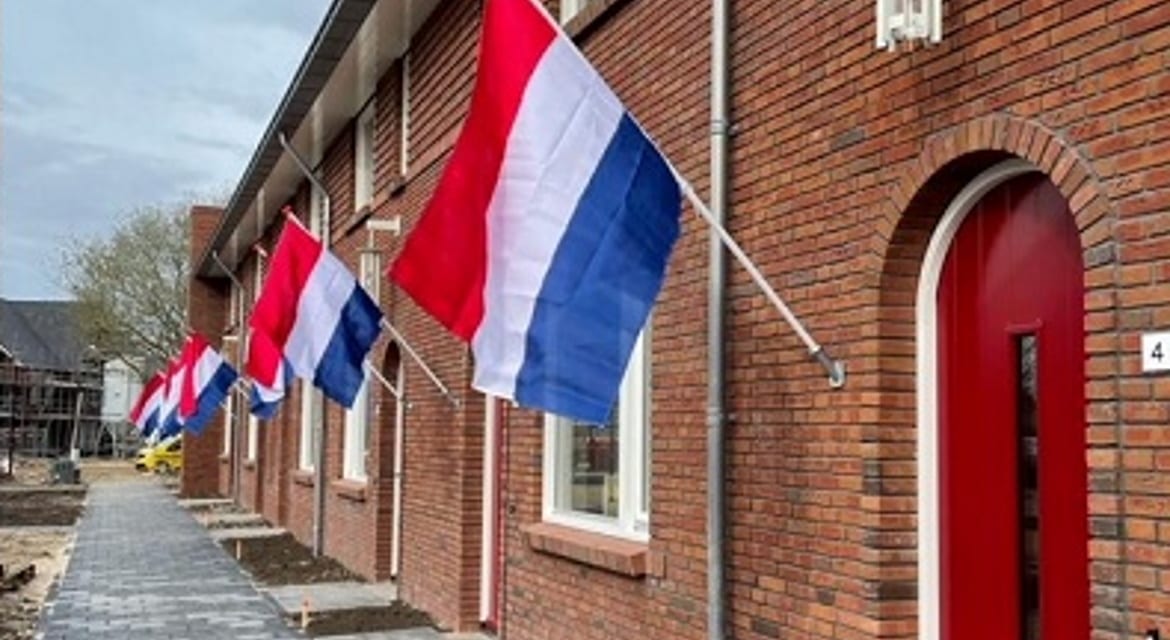 Wageningen vlag uit