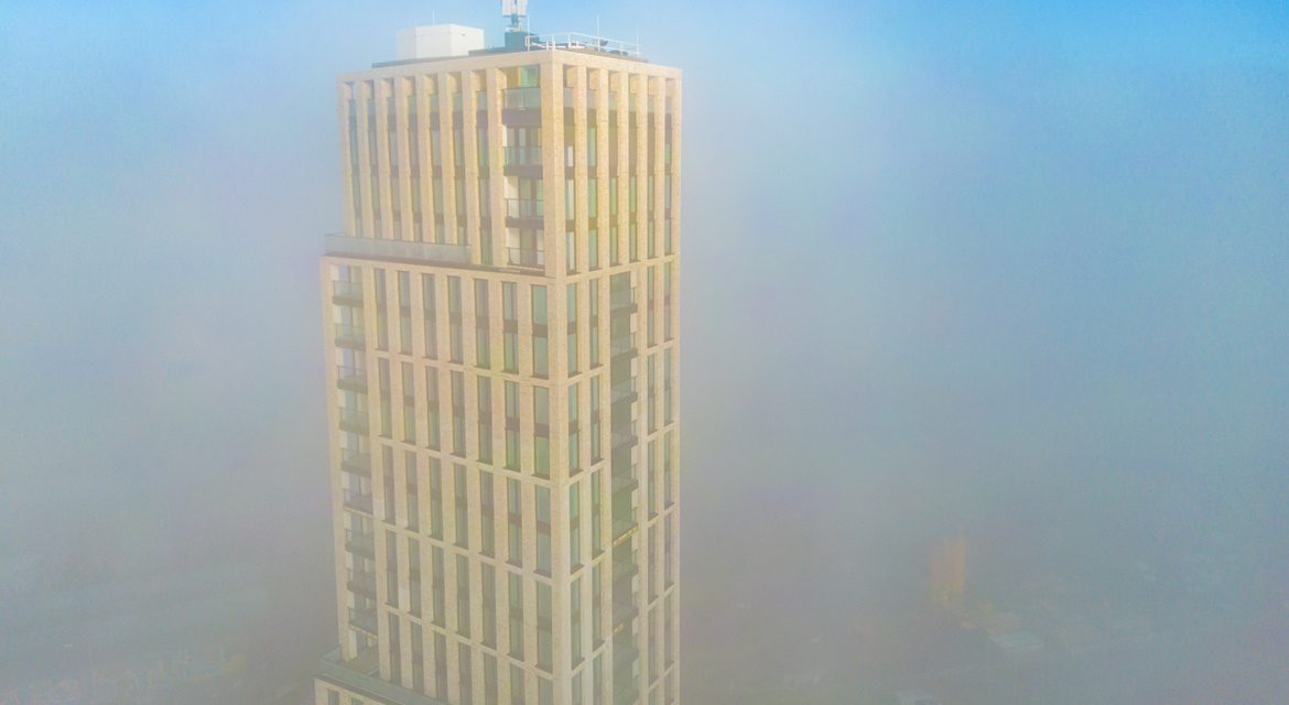 havenkade in de wolken
