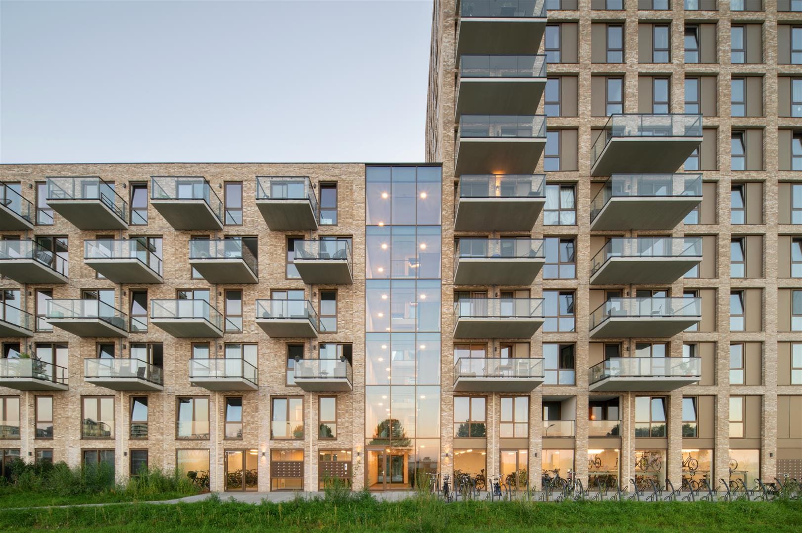 Gerealiseerde woongebouwen van Havenkade aan de Waalhaven in Nijmegen; fotografie Aiste Rakauskaite